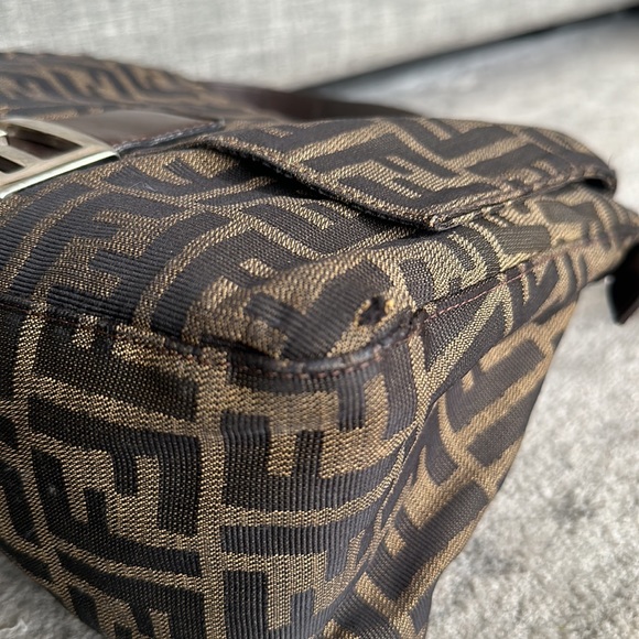 FENDI Zucca Mama Baguette - Picture 5 of 12